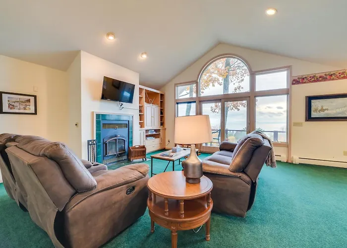 17 Mi To Skiing! Lake-View Michigan Home W/ Deck