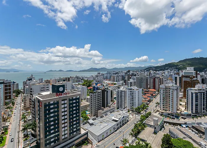 Studios Tower by Viva - Prédio com piscina e estacionamento no centro de Floripa
