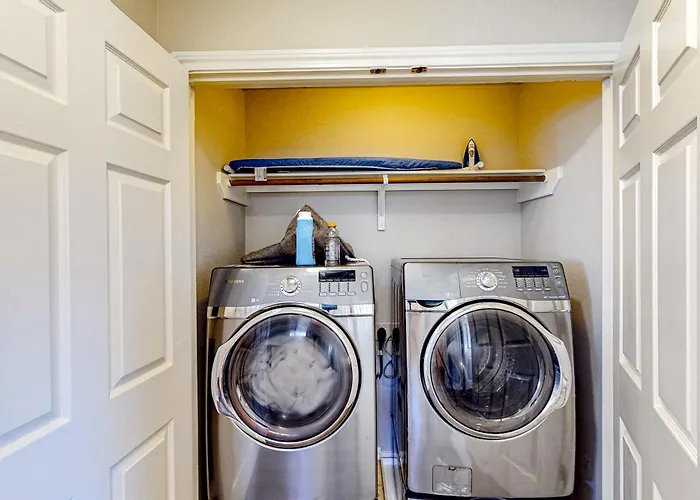 3 Mi To Downtown Conroe: Updated Townhome W/ Yard