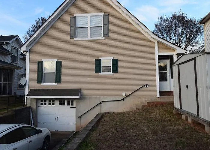 Home In Greenville 4 Bedrooms, 4 Beds, 2 Baths