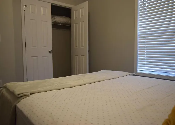 Home In Greenville 4 Bedrooms, 4 Beds, 2 Baths