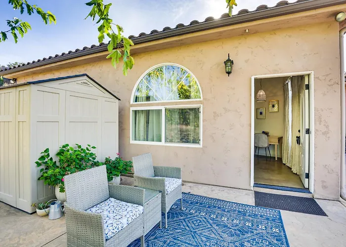 Cozy Alpine Cottage Near Casinos & Trails!