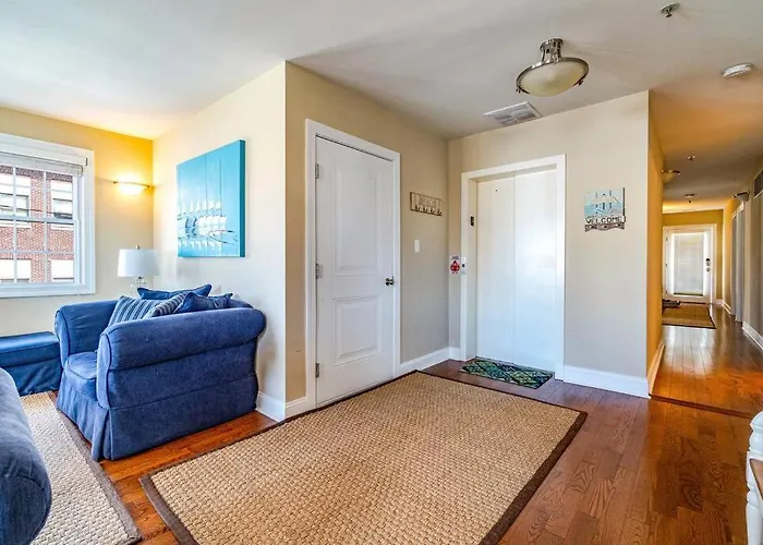 4-Bedroom Condo With Elevator And King Bed And Parking