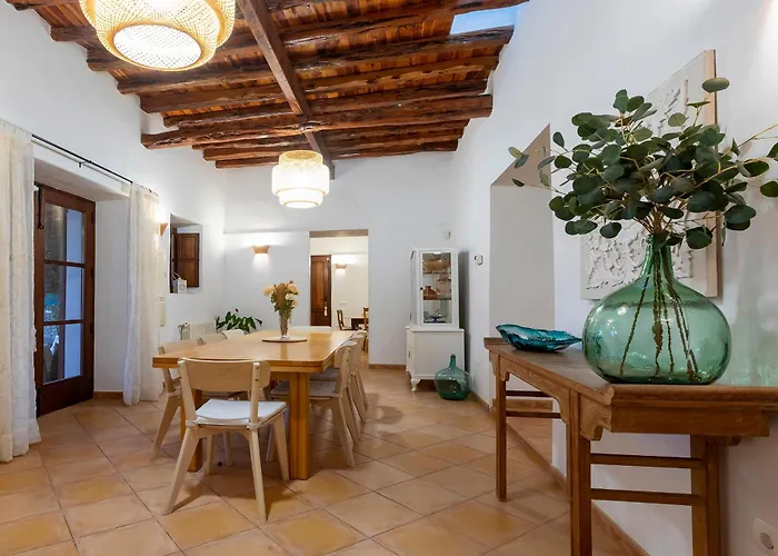 Villa Near San Antonio Sleeps 10