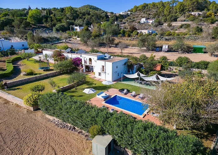 Villa Near San Antonio Sleeps 10