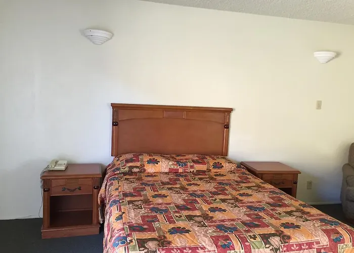 Golden Hills Motel