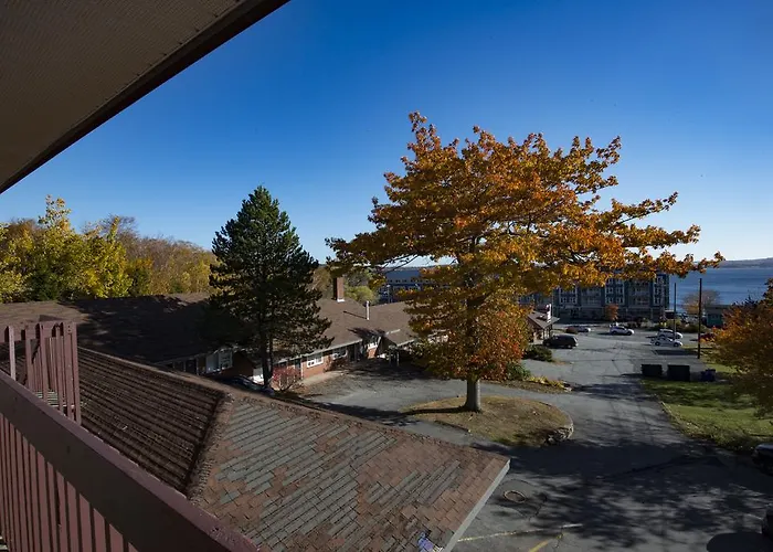 Bluenose Inn & Suites
