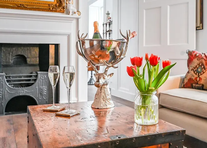 9 Admiralty House Stunning Luxury Apartment With Free Parking
