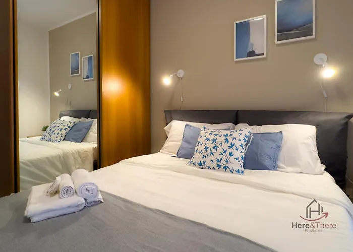 Balcony And Garage - Beaches 5Min Away - Smart Tv