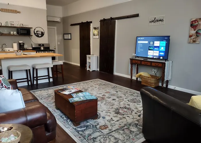 2Feathers Inn