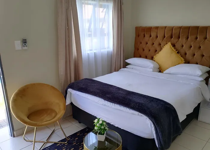 Emperor Lodge And Tours