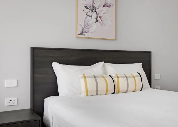 Hive Hotel, Moruya