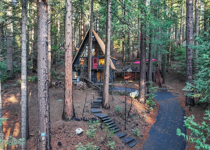 3 Mi To Calaveras Big Trees: Cabin W/ Fire Pit!