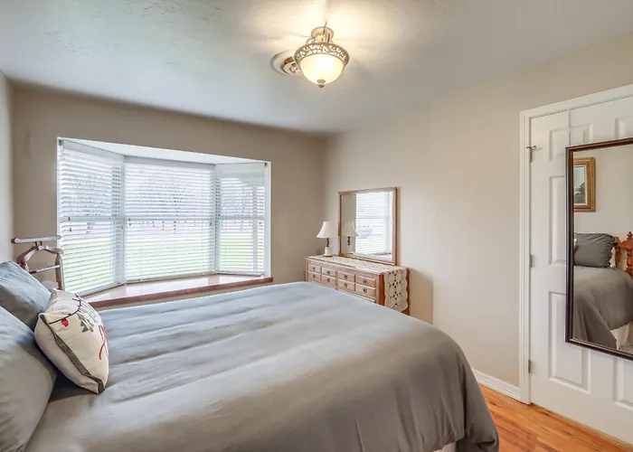 Peaceful Artesia Vacation Rental W/ Orchard Views!