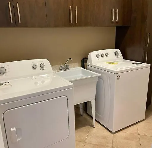 Cozy 2 Bedroom Home In Chatham - Left Side