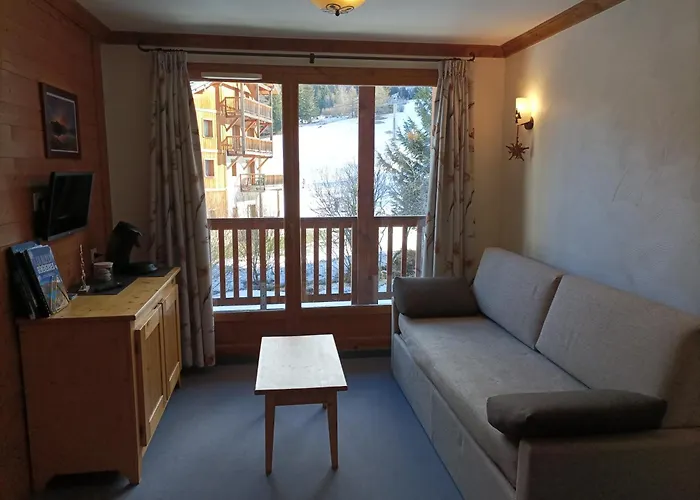Les Alpages: Alpine Retreat with Pool & Wellness