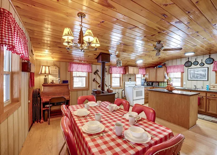 Pet-Friendly Irons Cottage W/ Fire Pit & Fireplace
