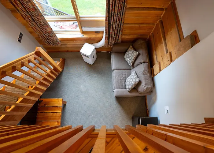 Basecamp Lodge Golden