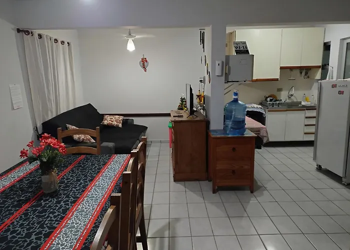 Sobrado para temporada 200m da praia Itapoá SC