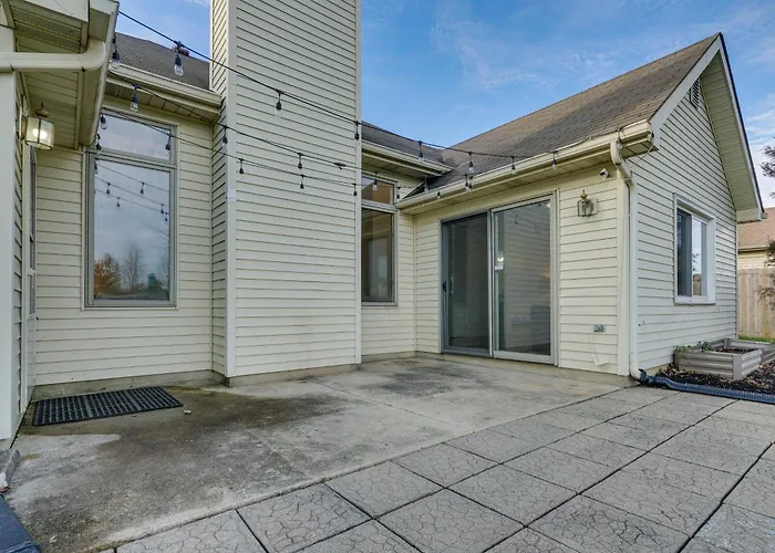 Tranquil Fort Wayne Home: 7 Mi To Downtown