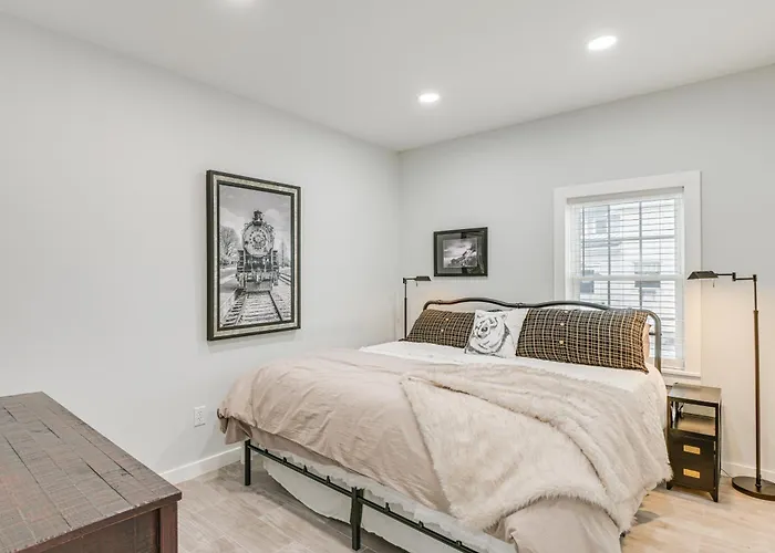 Bright & Modern Home: 2 Mi To Presque Isle Airport