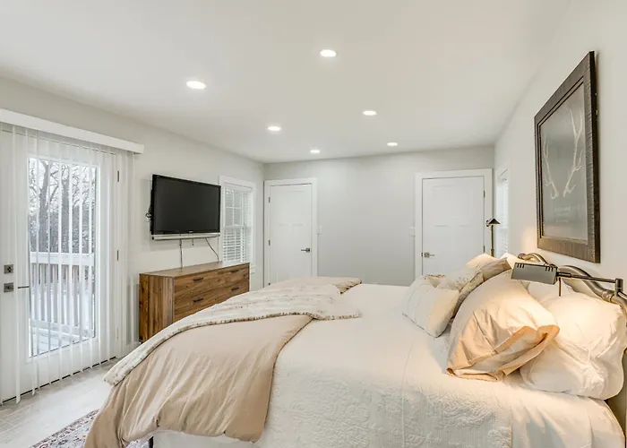 Bright & Modern Home: 2 Mi To Presque Isle Airport
