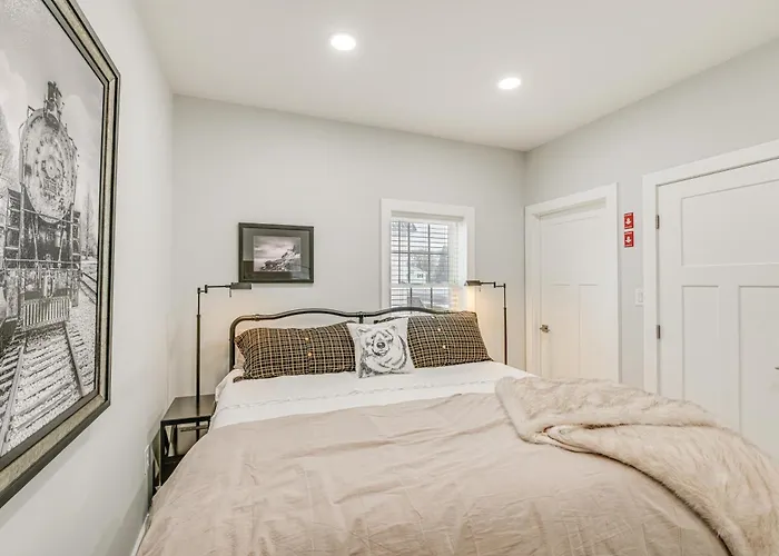 Bright & Modern Home: 2 Mi To Presque Isle Airport
