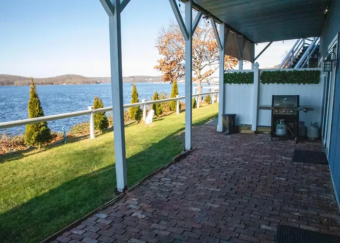 Waterfront Walk Out With Private Terrace