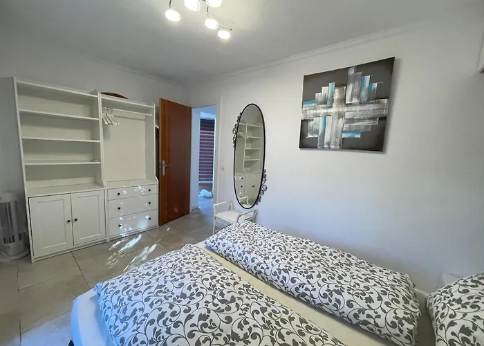 Casa Requesens, Freiligendes Ferienhaus, Komplett Erschlossen