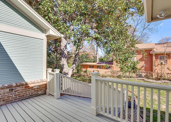 2 Mi To Tyler Rose Garden: Vibrant Apartment!