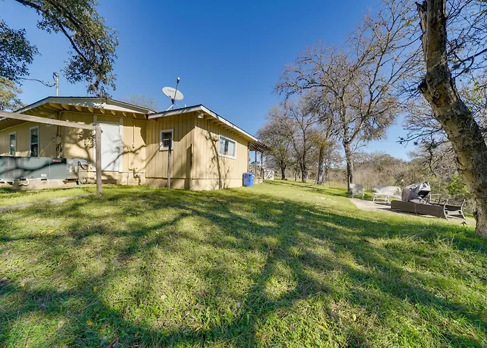 Cozy Bandera Cottage W/ Medina River Access!