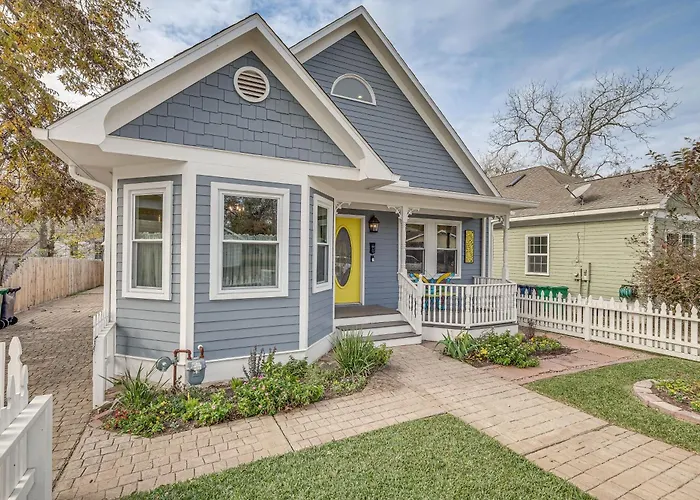 Brenham Rental W/ Deck & Yard < 1 Mi To Downtown!