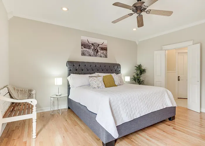 Brenham Rental W/ Deck & Yard < 1 Mi To Downtown!