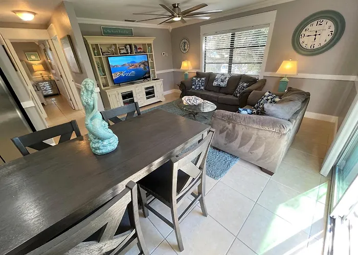Stylish And Modern 2 Bedroom, 2 Bathroom. The Mermaid Suite.
