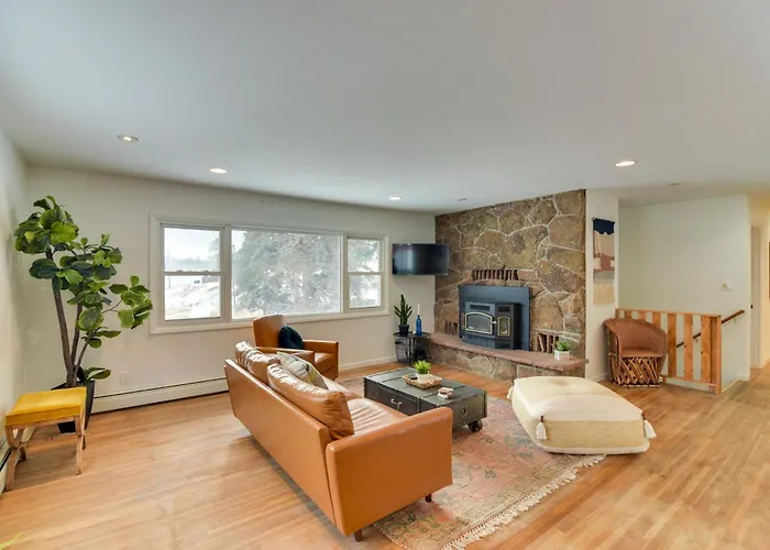 6 Mi To Staunton State Park: Conifer Home W/ Deck