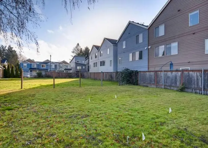 Beautiful 2 Bedroom Unit W/ Fast Free Wifi