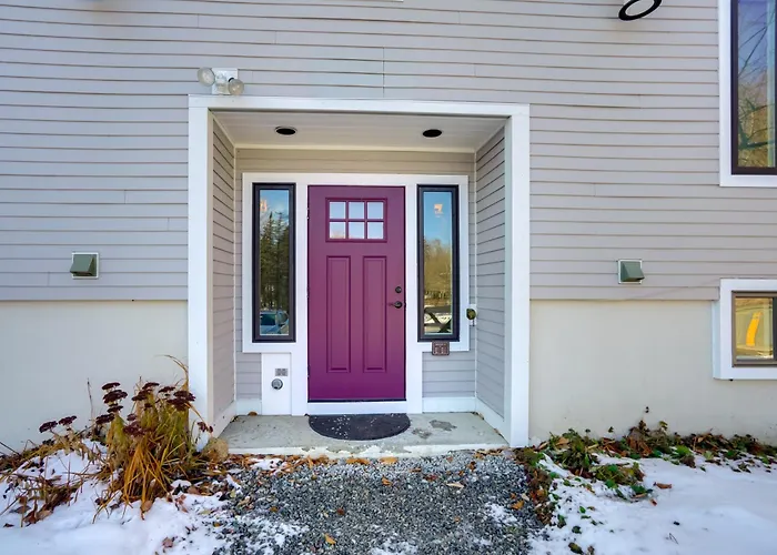 Bromley Mountain Escape W/ 2 Balconies: Hike & Ski