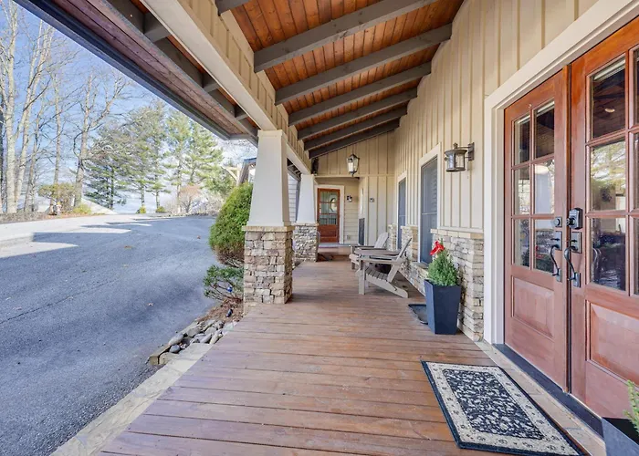 Mountain-View Georgia Cabin W/ 2 Decks