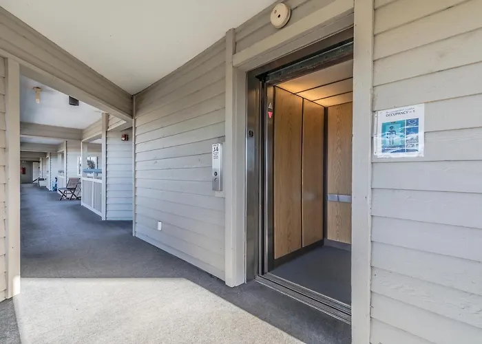 Crow'S Nest On Harbor Island - One Bedroom On Third Floor