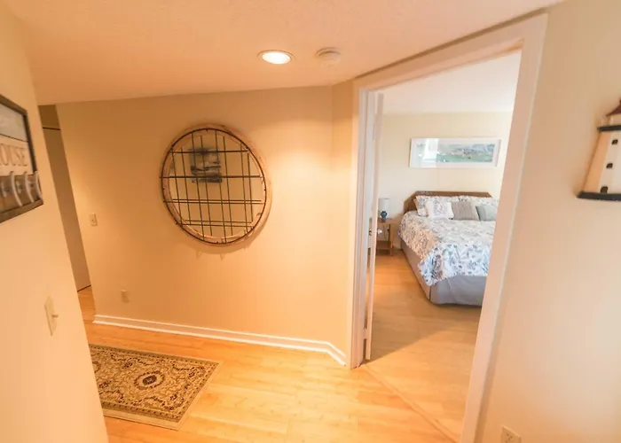 Beach House Villa! Screened In Porch, With Views!