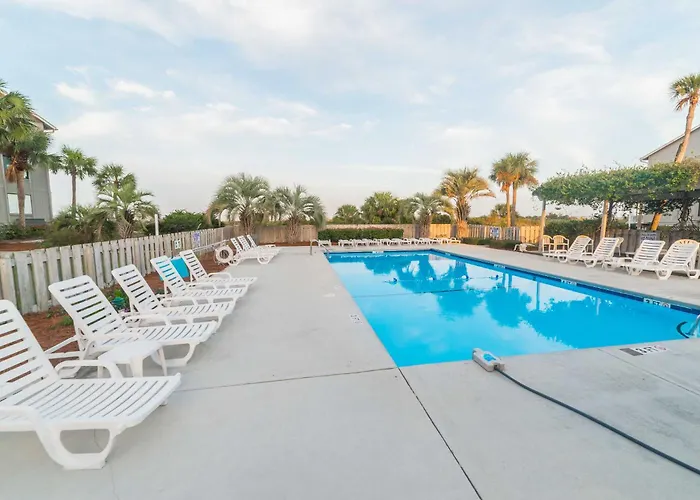 Beach House Villa! Screened In Porch, With Views!