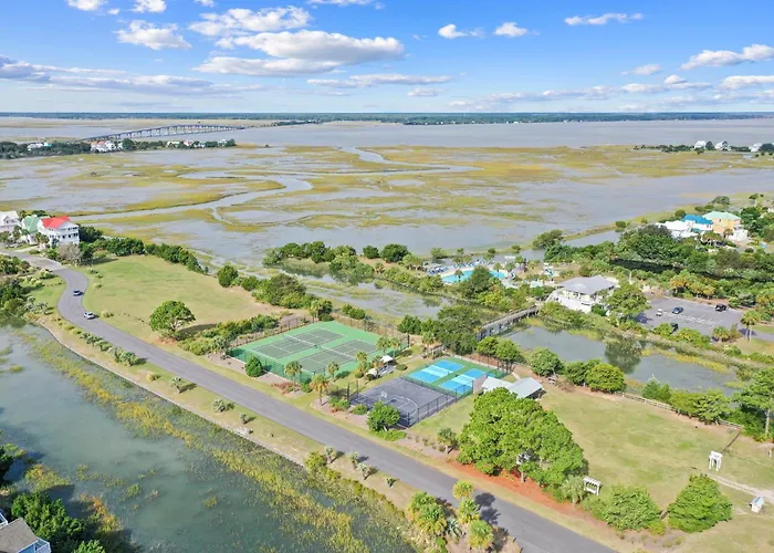 Newly Listed - One Bedroom Condo On Harbor Island