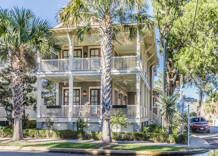 Couples Retreat, Walk To Waterfront, Shops And Restaurants!