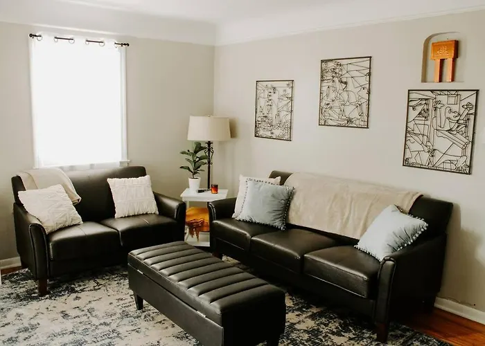 Cozy House Near Lake Erie, 10 Minutes To Downtown.