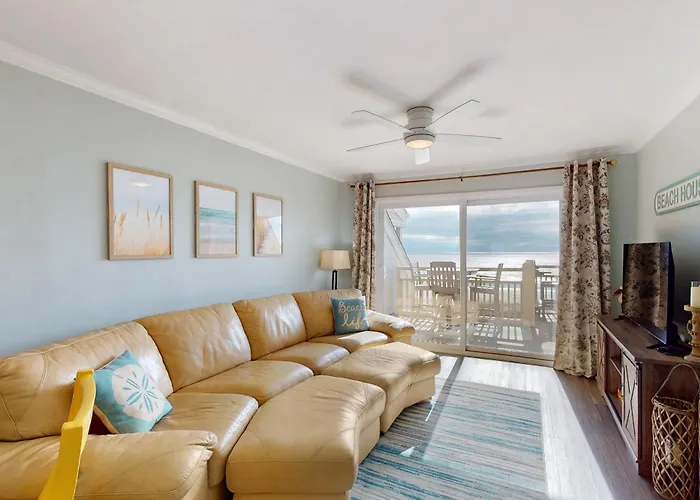 Pelican'S Penthouse: Snowbird Friendly Top-Floor Condo With Ocean View Balcony