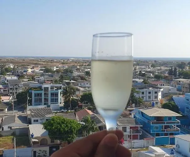 Jade Aparts Salinas