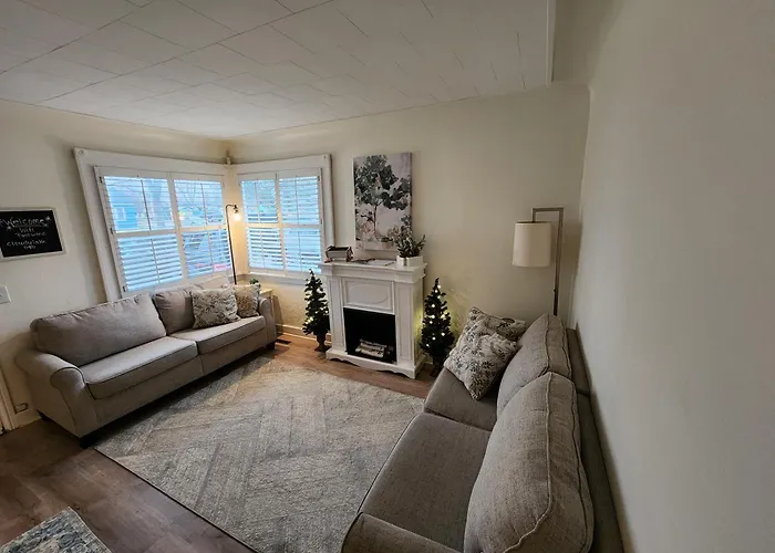 Cozy Neutral Farmhouse, Coffee Provided, Relaxation Optional