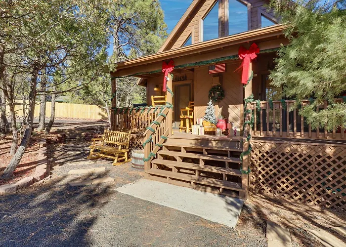 2 Mi To Show Low Lake: Scenic Cabin W/ Balcony