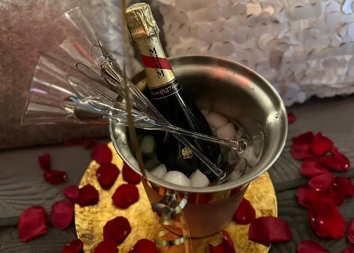 Mas Hinaiti - Suite Romantique Avec Spa Et Ecran Geant De Cinema