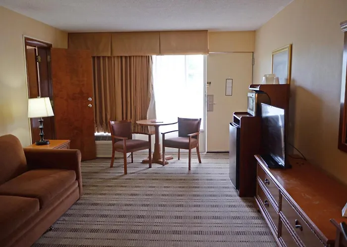 Rodeway Inn Lynchburg Near University
